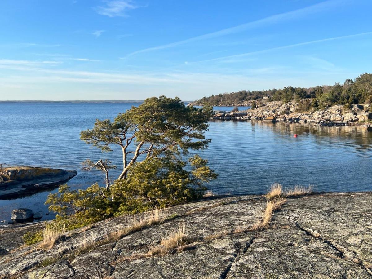 Exclusive Tranquil Villa By The Sea, Boat Available Drottningskär Eksteriør billede