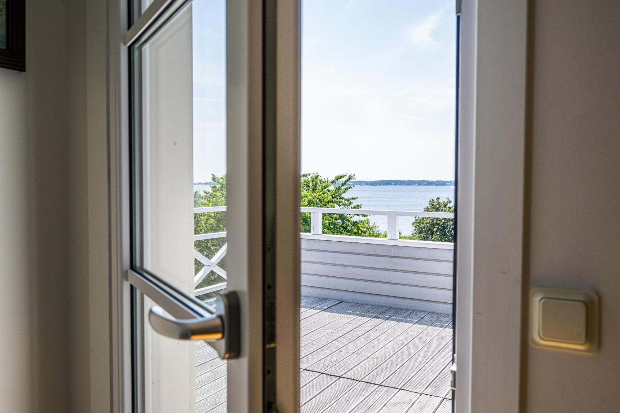 Exclusive Tranquil Villa By The Sea, Boat Available Drottningskär Eksteriør billede